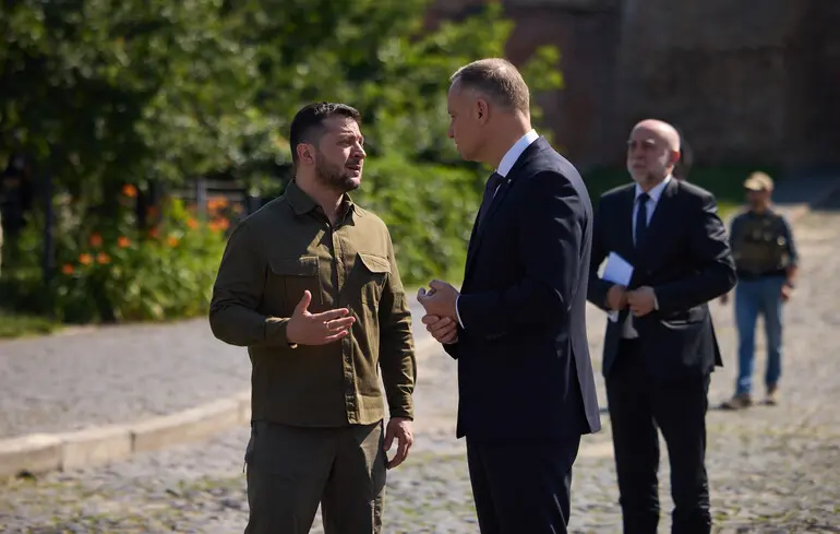 Президент Польщі Анджей Дуда прокоментував заяву Навроцького щодо можливого позбавлення Володимира Зеленського Ордену Білого Орла. 1