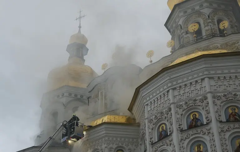 ПриватБанк звернувся до громадян України з закликом взяти участь у відновленні Києво-Печерської лаври. 1