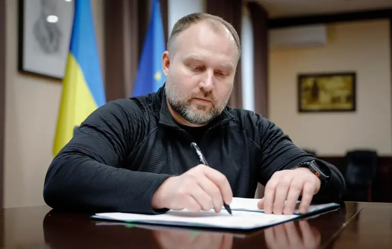 Пронін визначив основні фактори, які сприяють популярності готівки серед населення України. 1