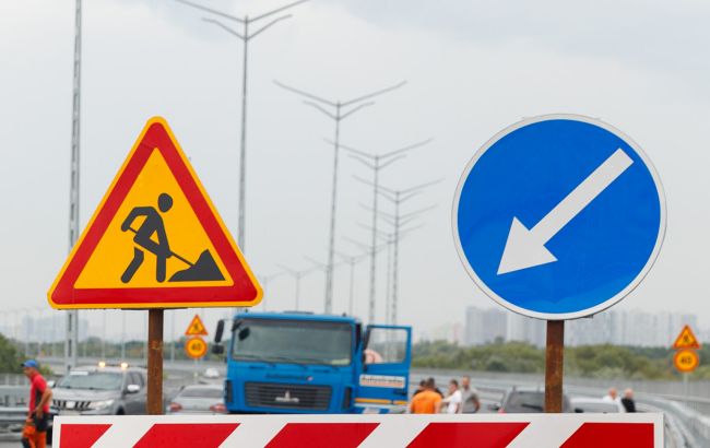 Ремонтні роботи на дорогах у Києві спричинять обмеження руху на бульварі Лесі Українки. 1