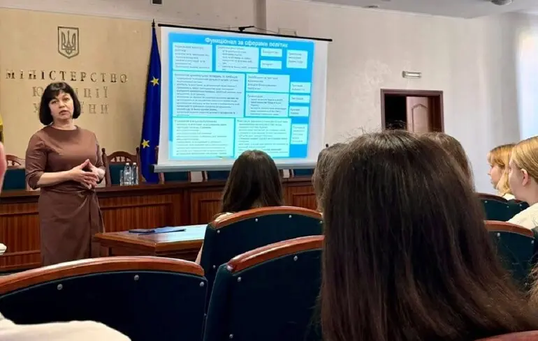 Сім'я заступника міністра юстиції Людмили Кравченко придбала три квартири класу "бізнес" у Києві – результати розслідування. 1