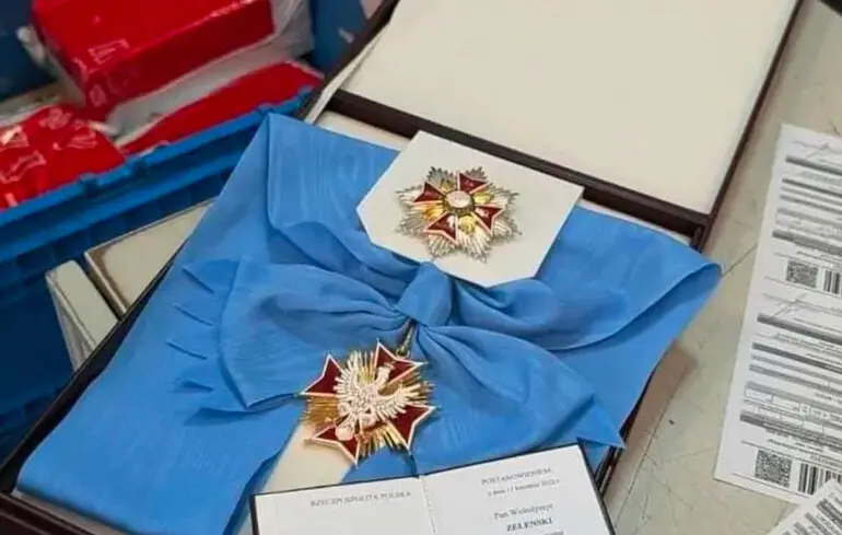 Смілянський роз'яснив, чому Орден Білого Орла був відправлений через Нову Пошту, а не Укрпошту. 1