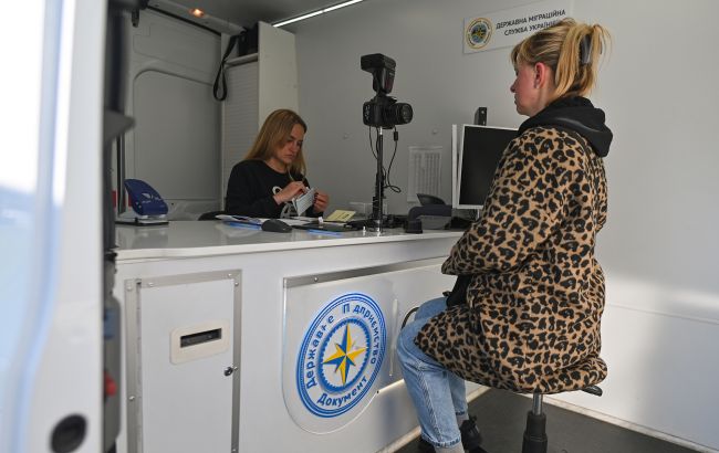 У черзі до паспортного сервісу за кордоном – ГП Документ впроваджує верифікацію через Дію. 1