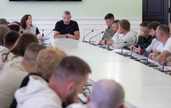 У Києві для ветеранів відкрили нові можливості працевлаштування – Кличко повідомив про вакансії в КМДА. 1