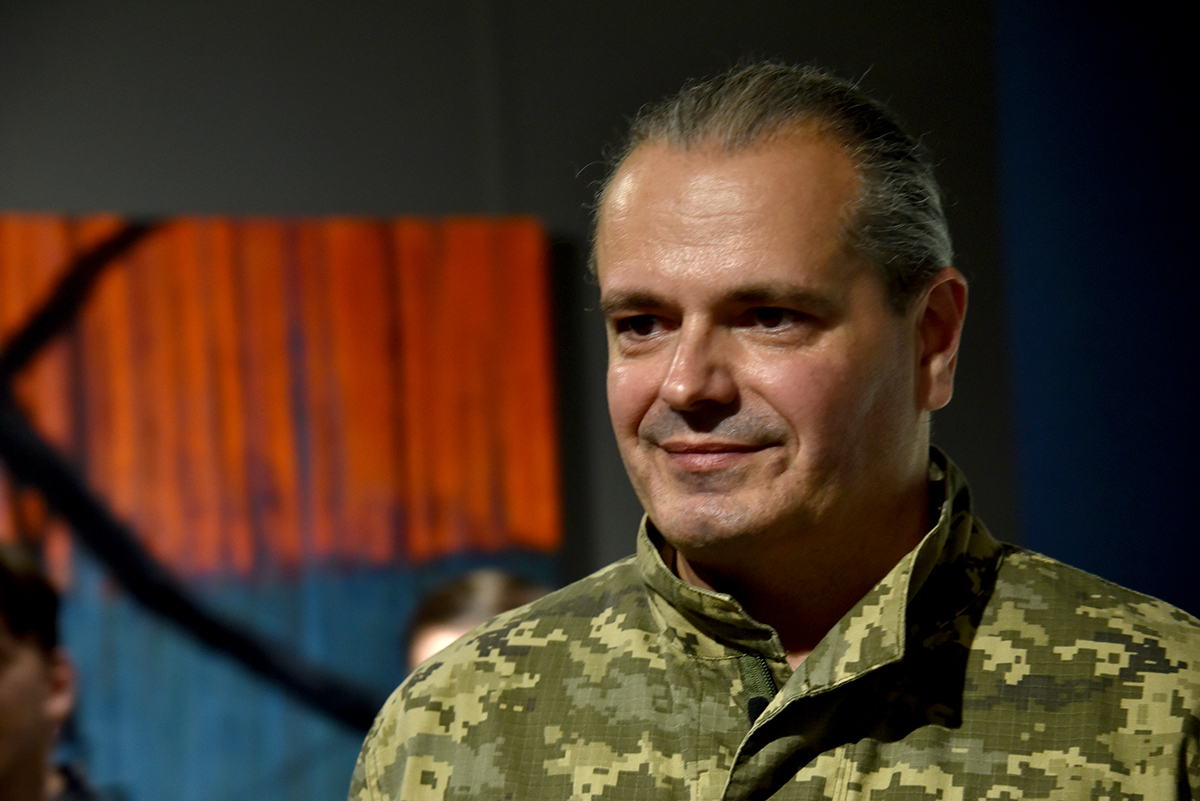 У Києві розпочала свою роботу виставка "Новий мілітарний пейзаж", присвячена актуальним аспектам війни. 65