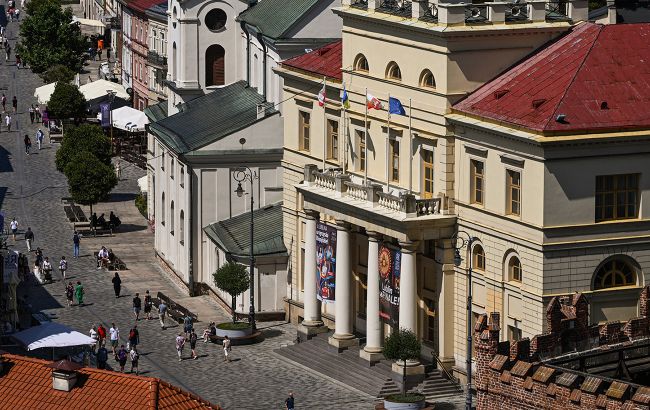 У Любліні з ратуші зник прапор України, який був вивішений там з початку війни. 1
