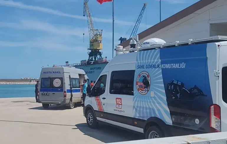 У районі Севастополя сталося напад на турецьке судно. Корабель, що виконував риболовецькі функції, зазнав атаки, внаслідок чого є загиблий та постраждалі. 1
