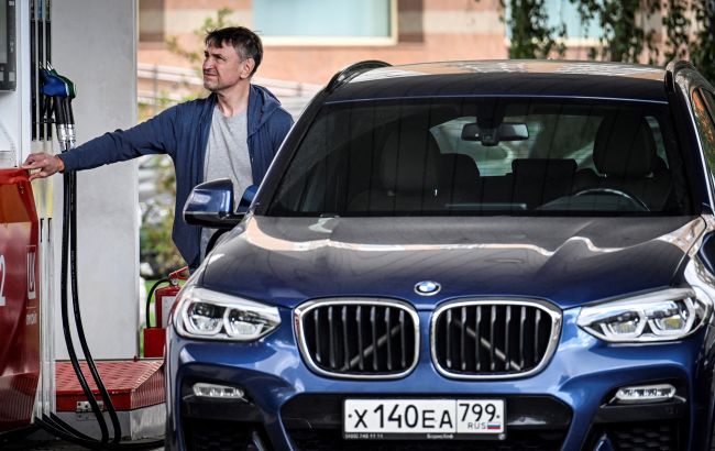 У Росії спостерігається ситуація з наявністю бензину на автозаправних станціях. Яка ситуація складається на АЗС у Москві, Санкт-Петербурзі та Криму? 1