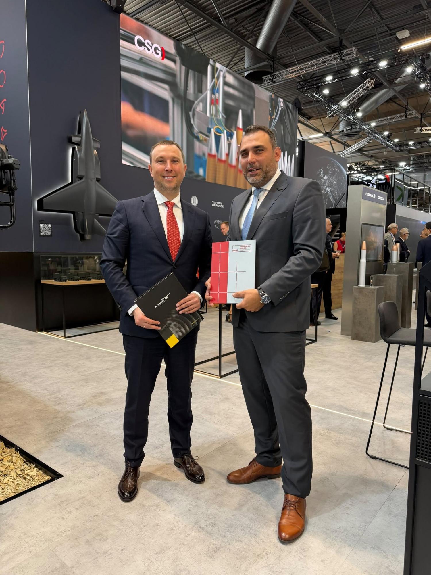 Українська бронетехніка та компанія AviaNera Technologies уклали партнерство, в рамках якого планують спільно розробляти продукцію для оборонно-промислового комплексу. 2
