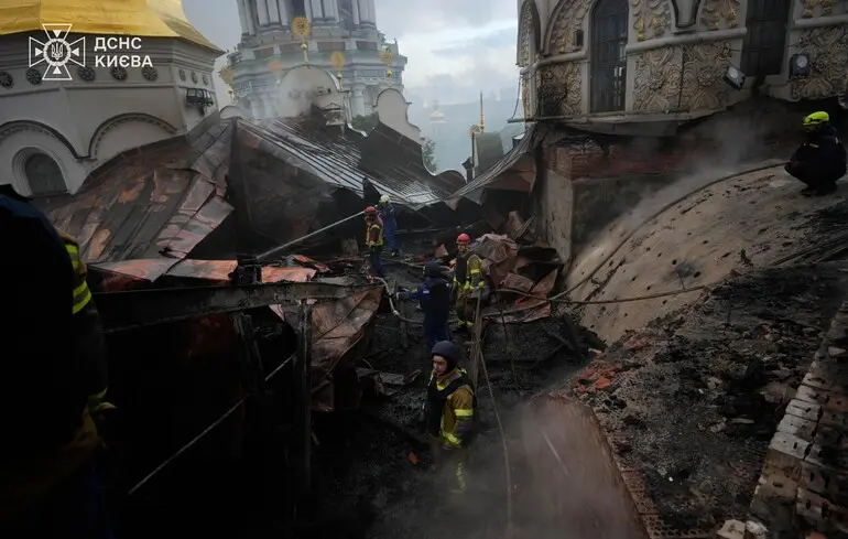 В офісі президента повідомили про масштаби руйнувань, завданих атакою на Києво-Печерську лавру та кіностудію Довженка. 1