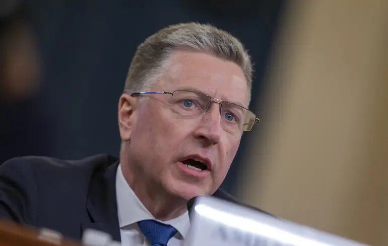 Волкер вважає, що під час мирних переговорів Путін опиниться перед вибором: продовжувати війну або зберегти Росію. 1