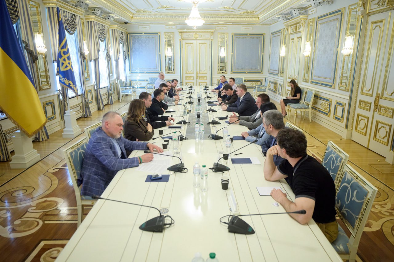 Володимир Зеленський має напружені стосунки з Кирилом Будановим та Михайлом Федоровим – які події відбуваються у владі після відставки Андрія Ермака. 3