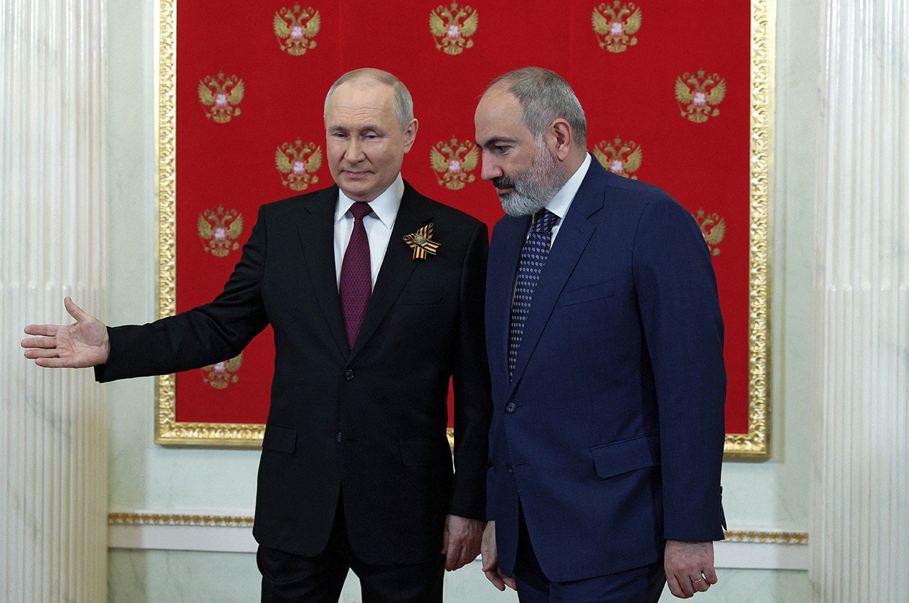 Існує два тлумачення загроз, які надходять з боку Росії стосовно Вірменії, - зазначив Кочинян. 1