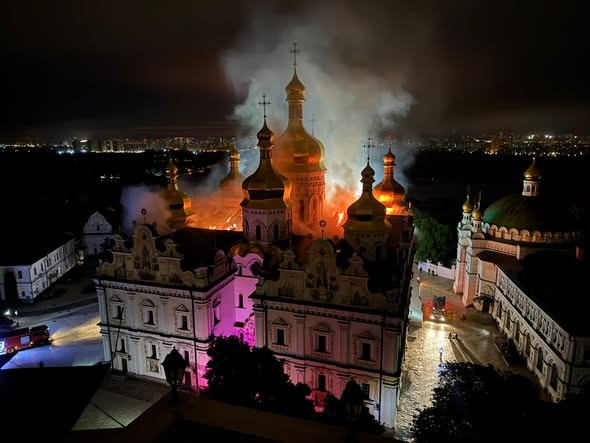 З Успенського собору вдалося зберегти найбільший іконостас в Україні. 1