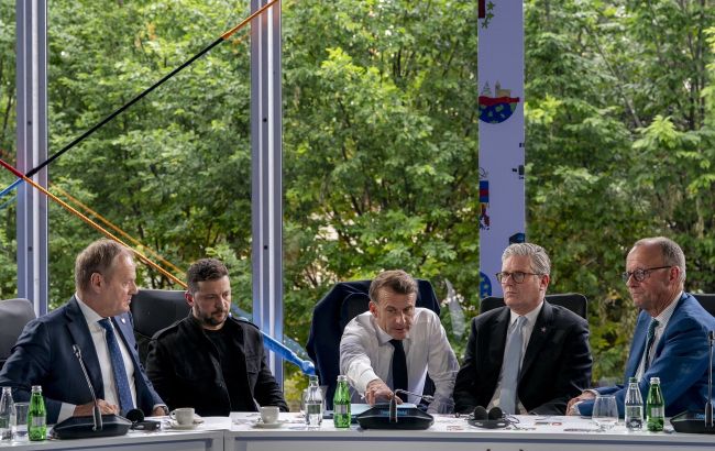 Макрон заявив, що Путін хоче виграти час у війні, але Захід готує відповідь 1