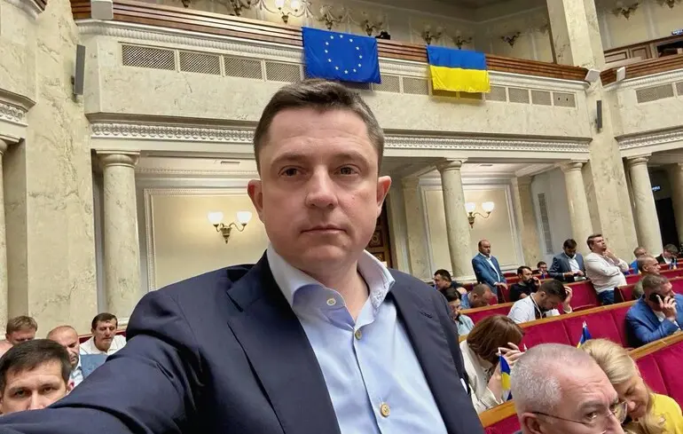 Олесь Довгий написав заяву про дострокове складення повноважень – що відомо 1