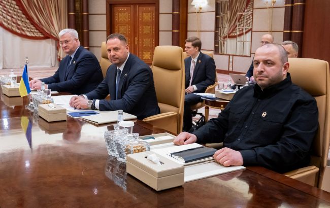 Переговори по Україні 23 квітня - Єрмак, Сибіга та Умєров приїхали в Лондон 1