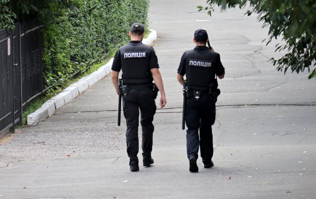 Поліція Києва врятувала жінку на Оболоні від суїциду - що відомо, відео 1