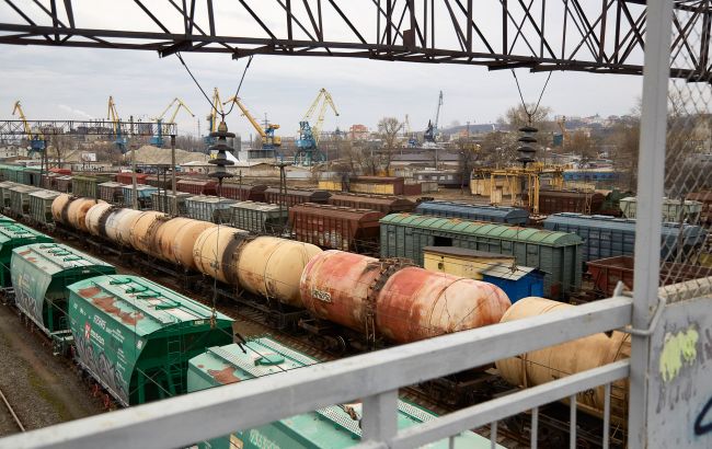 Українські експедитори просять не допустити здорожчання контейнерних перевозок УЗ 1